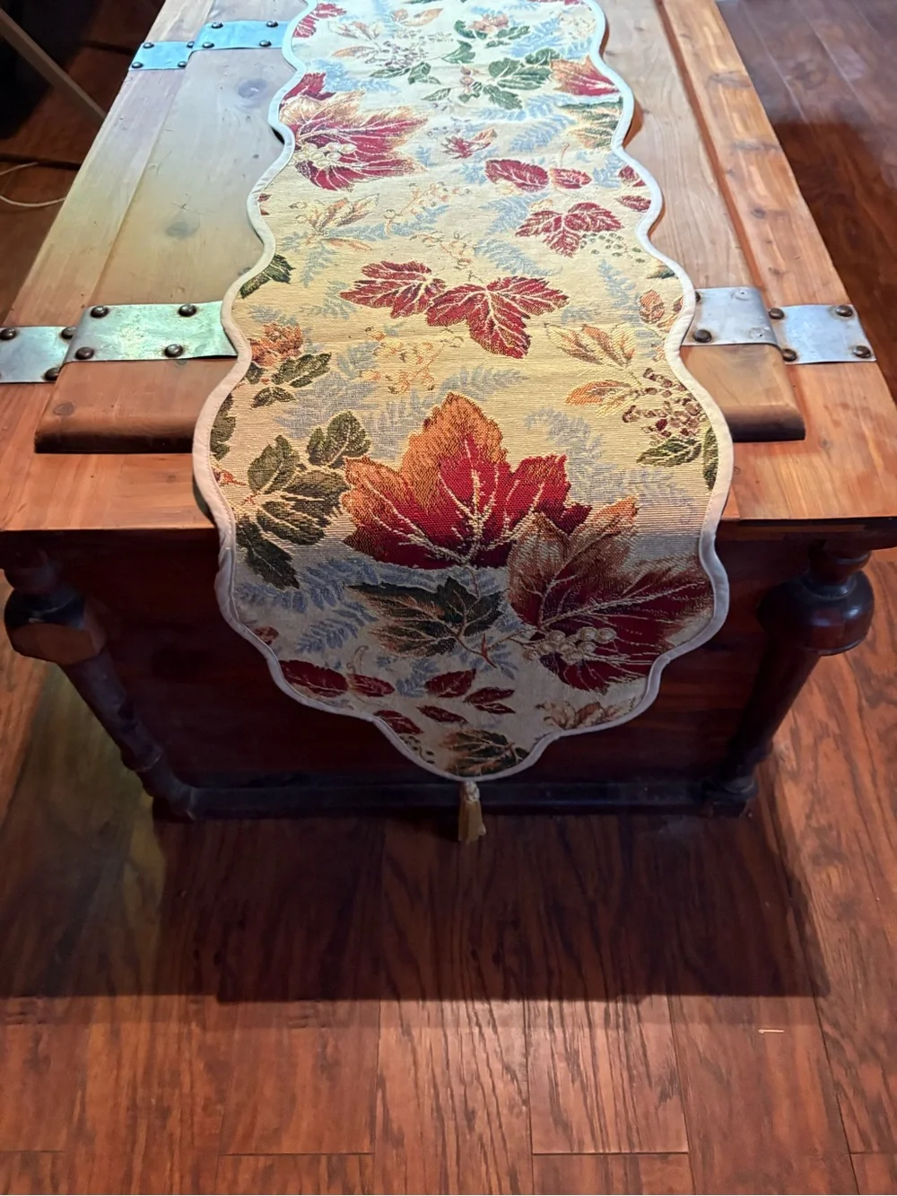Floral Scalloped Table Runner in Ivory and Red